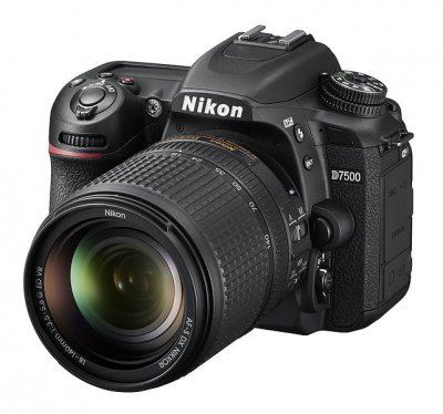 Nikon D7500 + AF-S DX 18-140/3,5-5,6 G ED VR