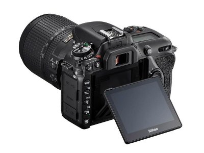 Nikon D7500 + AF-S DX 18-140/3,5-5,6 G ED VR