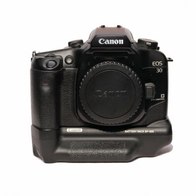 Begagnad Canon EOS 30 + Canon Batterigrepp BP-300