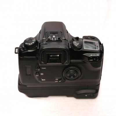 Begagnad Canon EOS 30 + Canon Batterigrepp BP-300